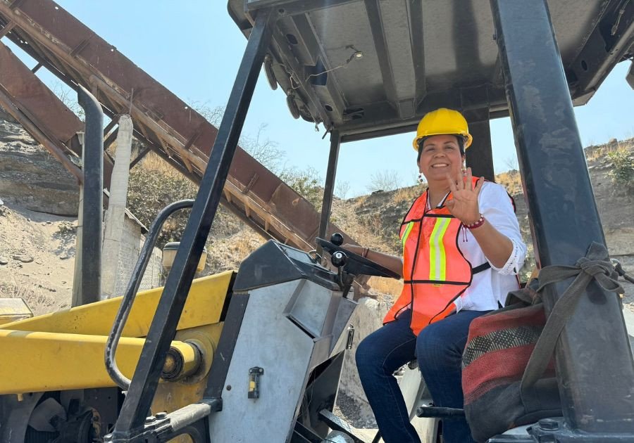 Comparte Ana Laura Altamirano jornada con transportistas de Atlixco
