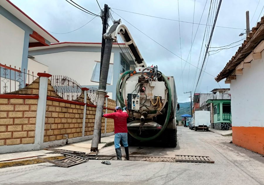 Desazolva CEASPUE alcantarillado y fosas sépticas en Zacapoaxtla