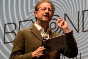 Giran orden de aprehensión contra Andrés Roemer