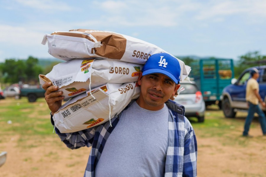 Con entrega oportuna de insumos, gobierno estatal fortalece productividad en la mixteca poblana