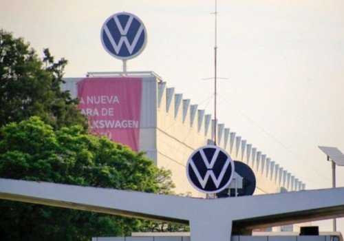 Admite México investigar despidos injustificados en planta de Volkswagen en Puebla