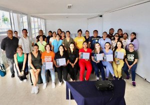 Recibe CMERI a especialistas en rehabilitación de personas con discapacidad