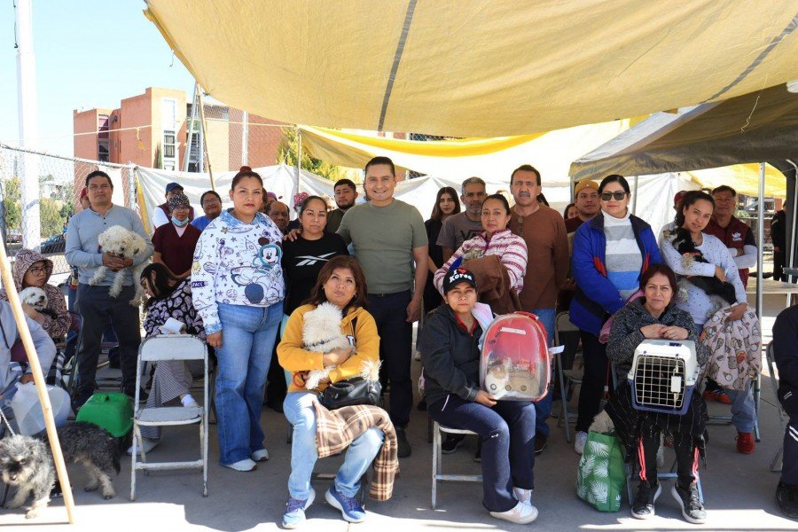 Gobierno de Pepe Chedraui entreg&oacute; apoyos alimentarios a familias de Guadalupe Tecola