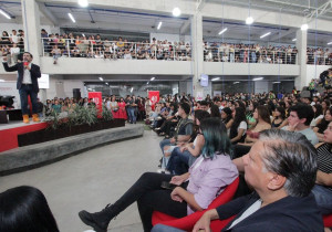 Máynez y Morales atienden inquietudes de universitarios en IBERO