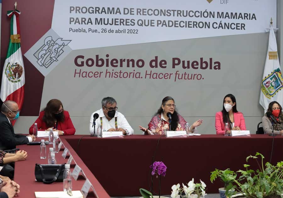 Con cirug&iacute;as mamarias, SEDIF, Salud y Beneficencia P&uacute;blica cambian vidas de poblanas