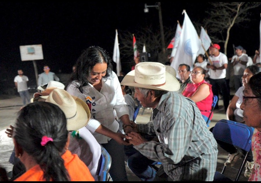 Rescatar a Acatl&aacute;n de atraso de 3 d&eacute;cadas, ofrece Hayd&eacute;e Campos