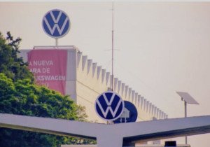 Acuerdan sindicato y Volkswagen incremento salarial del 7%