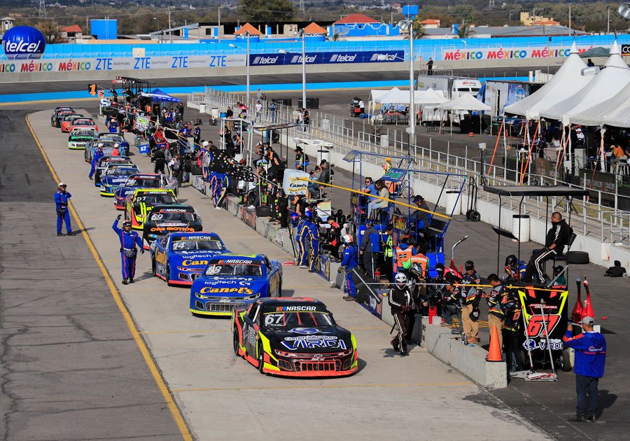 Miles de poblanas y poblanos vivieron la fiesta Nascar en Amozoc