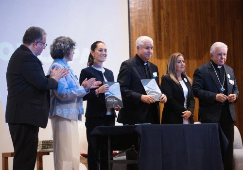 Sheinbaum llama al episcopado a conjuntar esfuerzos por un M&eacute;xico m&aacute;s justo y m&aacute;s seguro