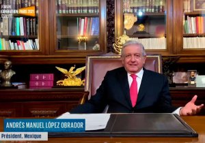 Participa AMLO en foro de igualad de género