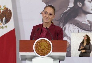 Sheinbaum niega cambios en gabinete y reafirma liderazgo en pol&iacute;tica migratoria