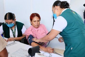 Feria de Paz acerca salud gratuita a familias de la Sierra Norte