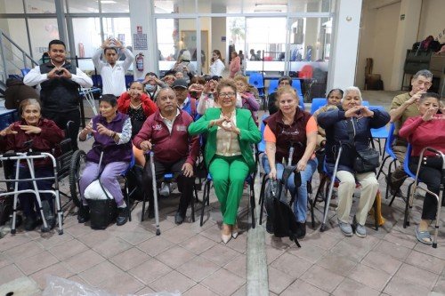 SMDIF Cuautlancingo entrega aparatos funcionales