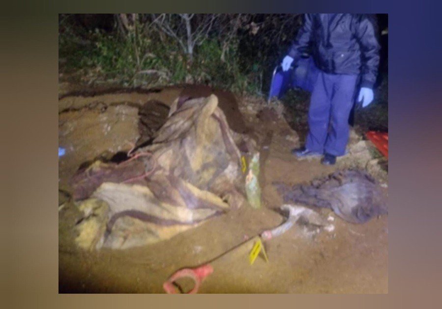 Encuentran cuerpo sepultado envuelto en bolsas en Xiutetelco