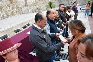 Entrega Gobierno del Estado apoyos a familias afectadas por explosi&oacute;n en Tepeaca