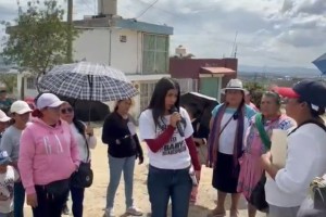 Gaby "La Bonita" Sánchez camina La Resurrección promocionando su pelea por Puebla