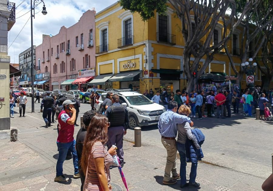 Implementan operativo contra ambulantes en Centro de Puebla