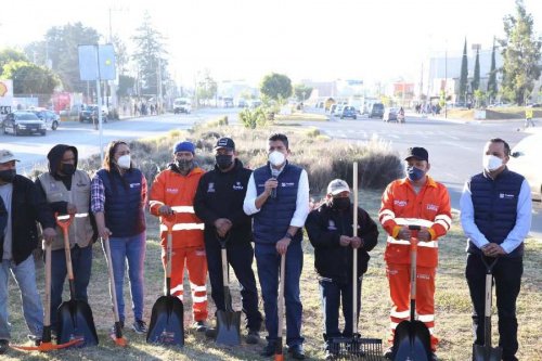 Interviene Ayuntamiento las áreas verdes y alumbrado de Puebla capital