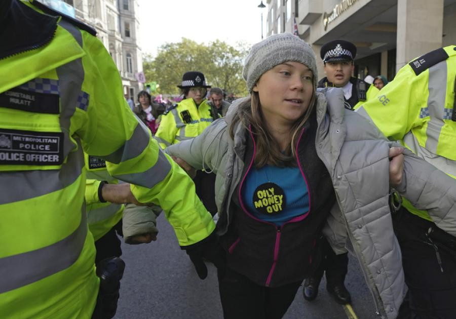Detienen a Greta Thunberg en Londres durante manifestación contra la industria de petróleo y gas