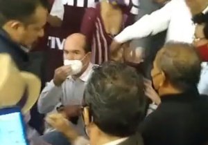 Incitan “Los Méndez” a violencia contra diputados morenistas en asamblea