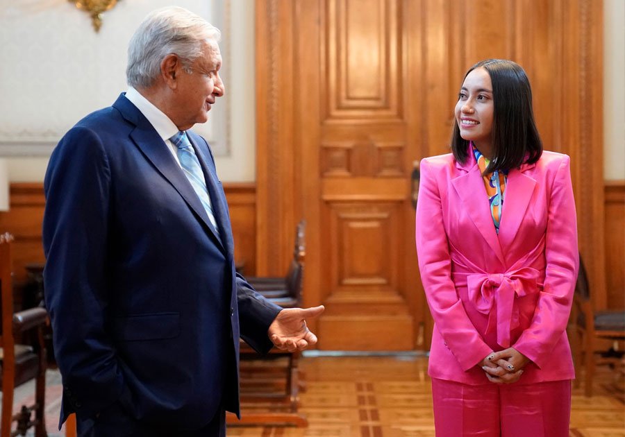 AMLO se re&uacute;ne con astronauta Katya Echazarreta