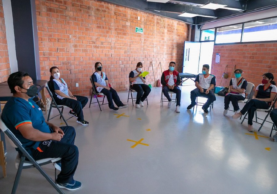 SMT capacita a universitarios 