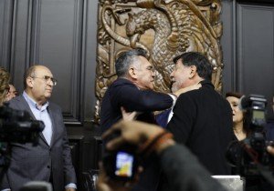 ¡Golpes en el Congreso!