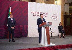 En Palacio Nacional, Sergio Salomón invita a Feria de Puebla 2023 y al Desfile del 5 de Mayo
