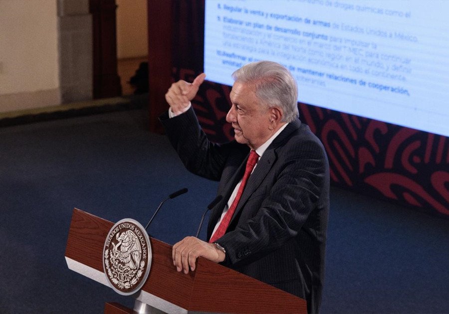 Critica AMLO proyecciones del FMI sobre México y Argentina