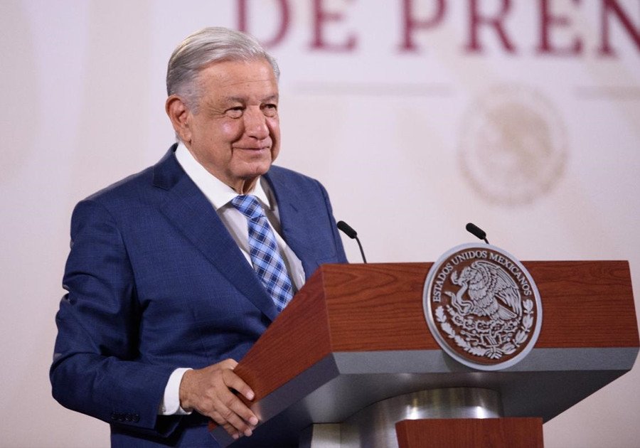 Pide AMLO a INE solucionar exclusión de 39 mil mexicanos para votar en el extranjero