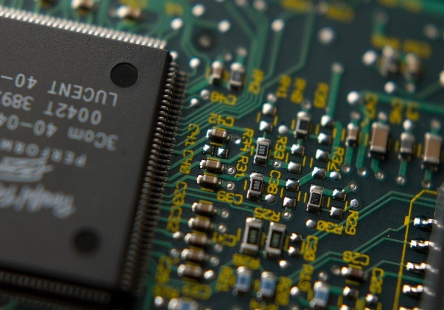 Patentes y propiedad intelectual que apoya el avance de la producción de semiconductores