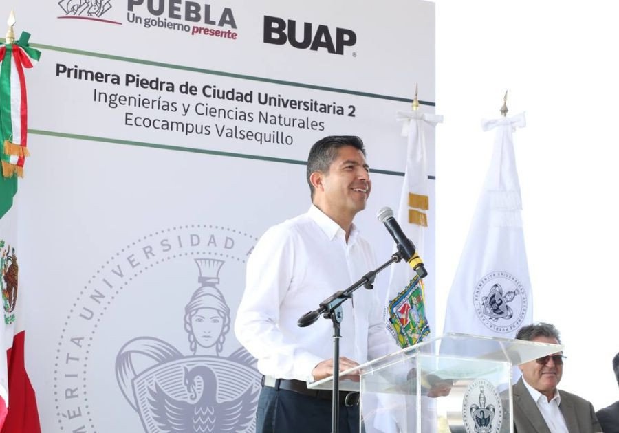 Asiste Eduardo Rivera a colocación de primera piedra de Ciudad Universitaria 2