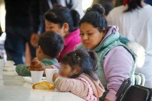 Llega la ayuda en despensas, ropa y maquinaria para atender a la Sierra Norte tras afectaciones por lluvias