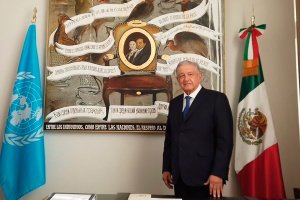 Promete AMLO a migrantes buscar regularización en EU