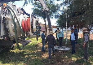 Con desazolve, gobierno estatal contribuye a salvaguardar salud pública en Zacapoaxtla