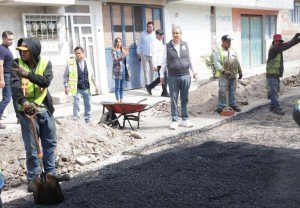 Supervisa Pepe Chedraui trabajos de bacheo en Bosques de Santa Anita