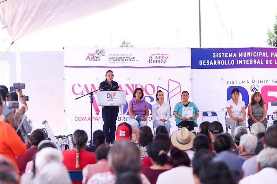 Entrega Lupita Cuautle apoyos funcionales que mejoran la vida de las personas con discapacidad