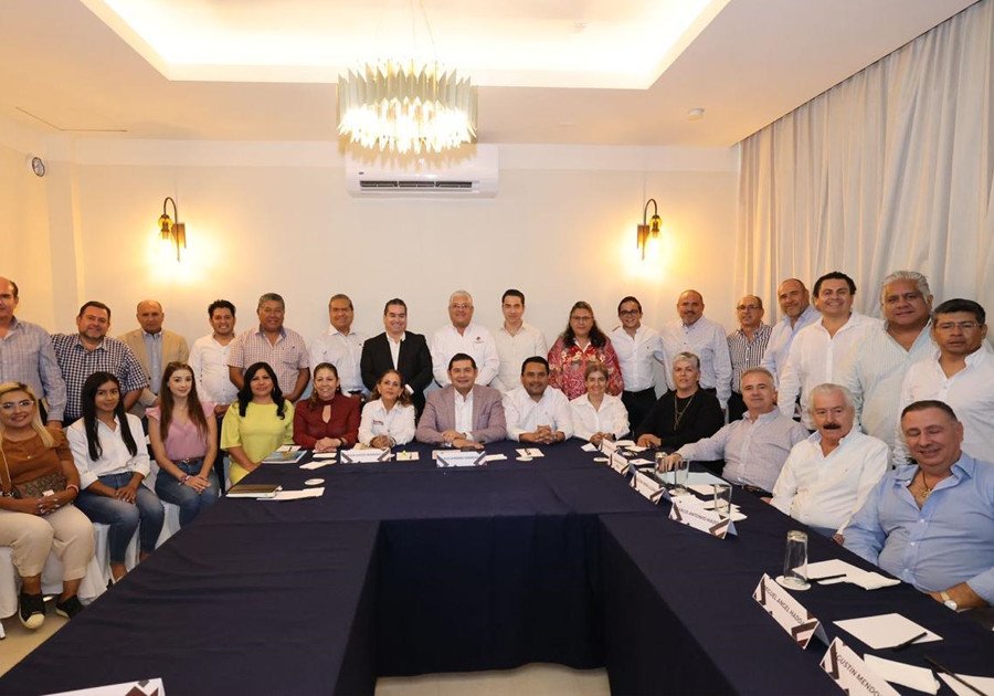 Gobierno de Transición establece mesa de trabajo en Tehuacán para desarrollo económico