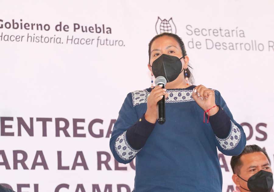 Beneficia SDR a productores de la Sierra Norte con fertilizante y maquinaria
