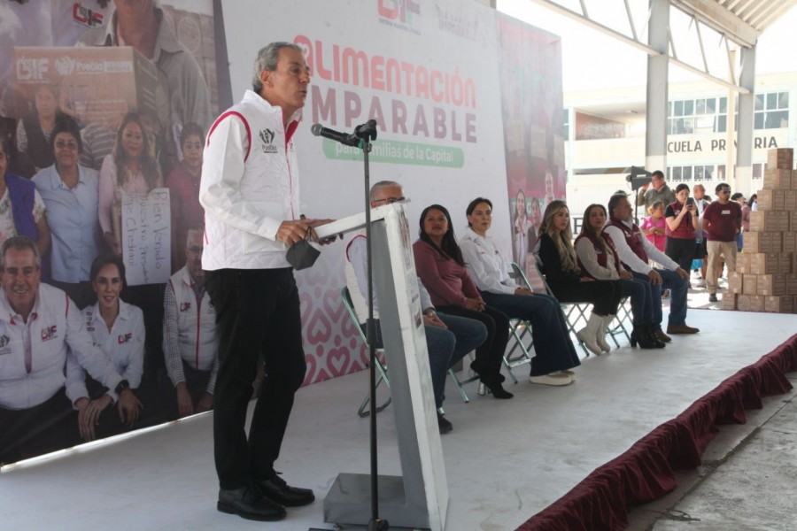Pepe Chedraui y MariElise Budib entregan m&aacute;s de 7 mil despensas en Agua Santa