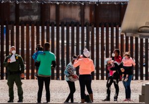 Eleva Covid-19 &eacute;xodo migrante hacia EU