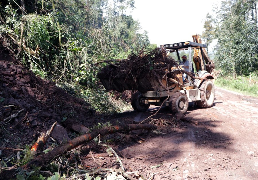 Intensifican labores para liberar caminos en la sierra