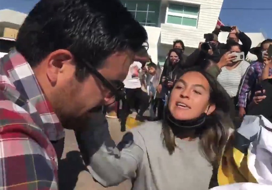 Cachetean a integrante de logística de AMLO