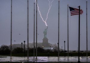 Tormenta azota noreste de EU con nevadas, lluvia y fuertes vientos