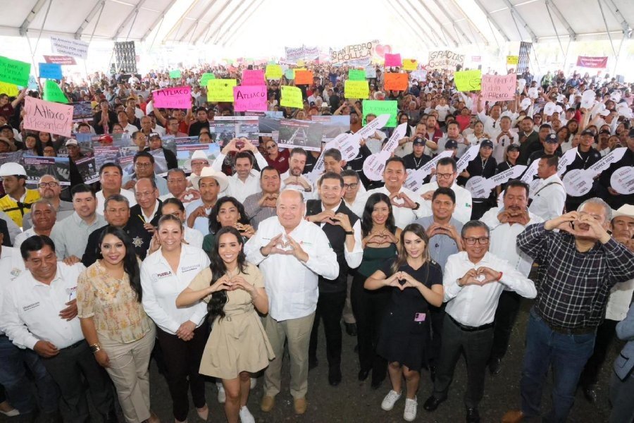 Pemex premia recuperaci&oacute;n de hidrocarburos en Puebla con cuarta entrega de p&eacute;treos