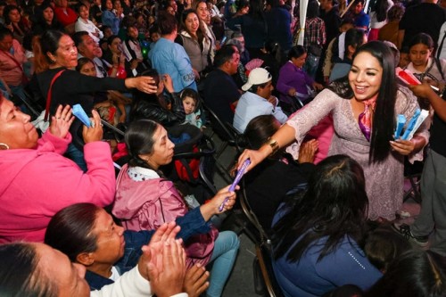 Tonantzin Fern&aacute;ndez re&uacute;ne a m&aacute;s de 5 mil mam&aacute;s en gran festejo del D&iacute;a de las Madres en San Pedro Cholula