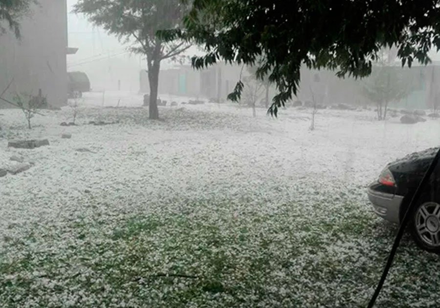 Atienden a afectados por granizadas en Acatzingo y Tecamachalco