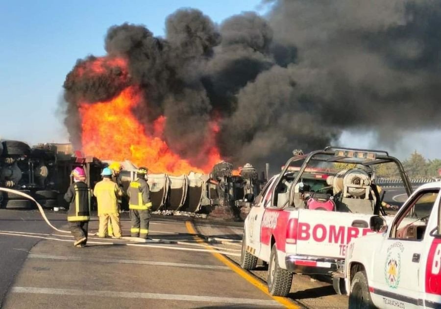 Cierran la Puebla-Córdoba durante horas por accidente de pipa