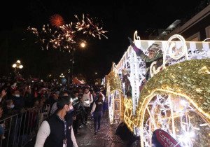 Disfrutan miles de poblanos del Desfile de Reyes Magos Con Rumbo