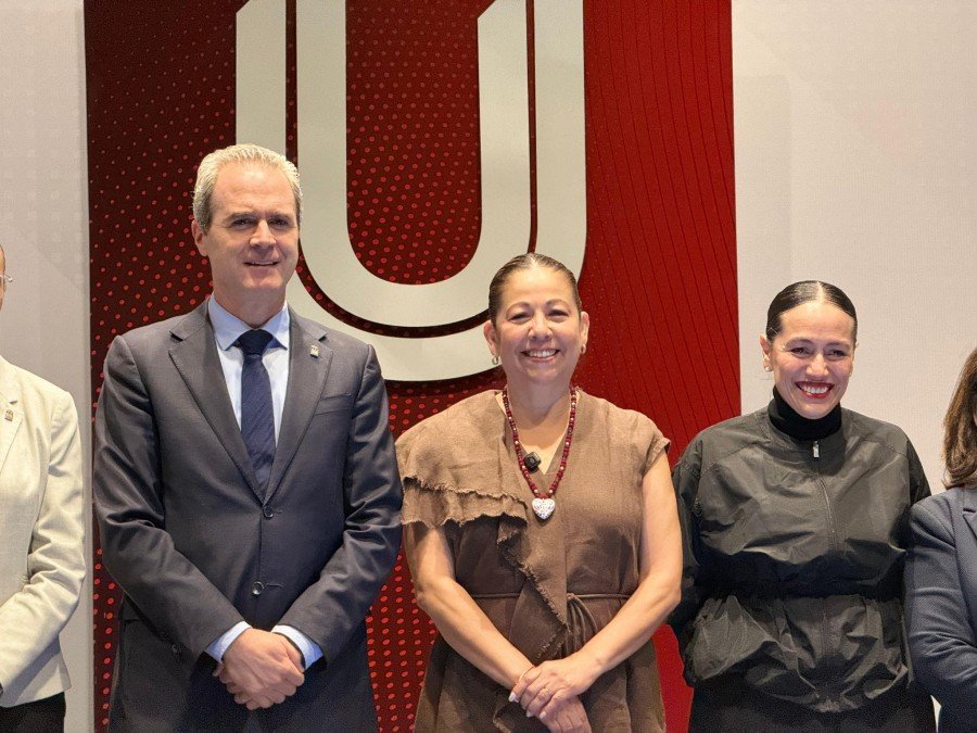 Artemisa Garc&iacute;a Ch&aacute;vez impulsa agenda de bienestar y unidad de mujeres en foro UPAEP